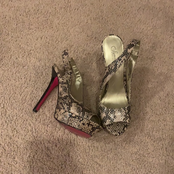 Woman’s 3 Pair of Heels Bundle - Picture 7 of 11